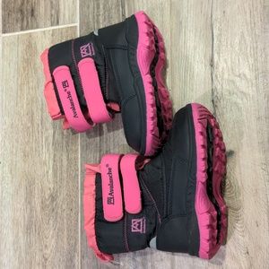 Toddler snow boots like new size 10